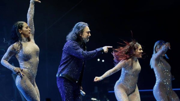 Marco Antonio Solís cautiva a León en su gira 'Gratitud'