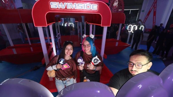 Inicia la experiencia SWIMSIDE de BTS en León con fallas técnicas