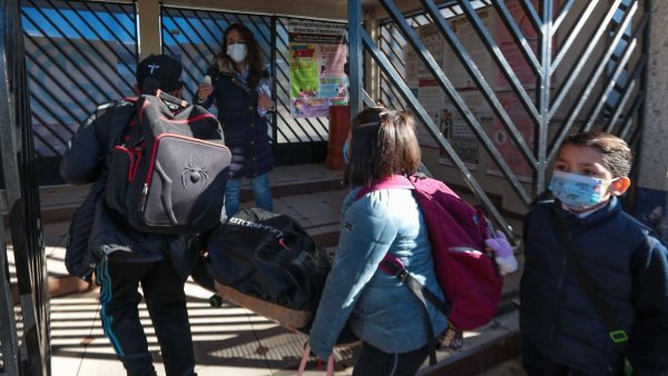 CNDH solicita a la SEP mantener el ciclo escolar completo