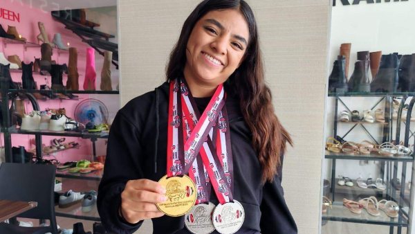 Joseline López regresa a León con medallas del Mundial Juvenil de Halterofilia